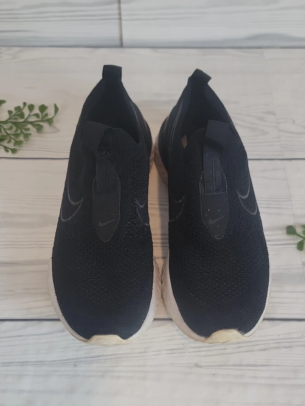Nike Epic Phantom React Flyknit Black Slip-On Running Sneakers Womens Size 6.5